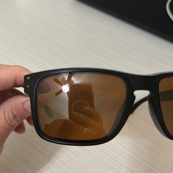 Oakley Holbrook - Picture 5 of 7